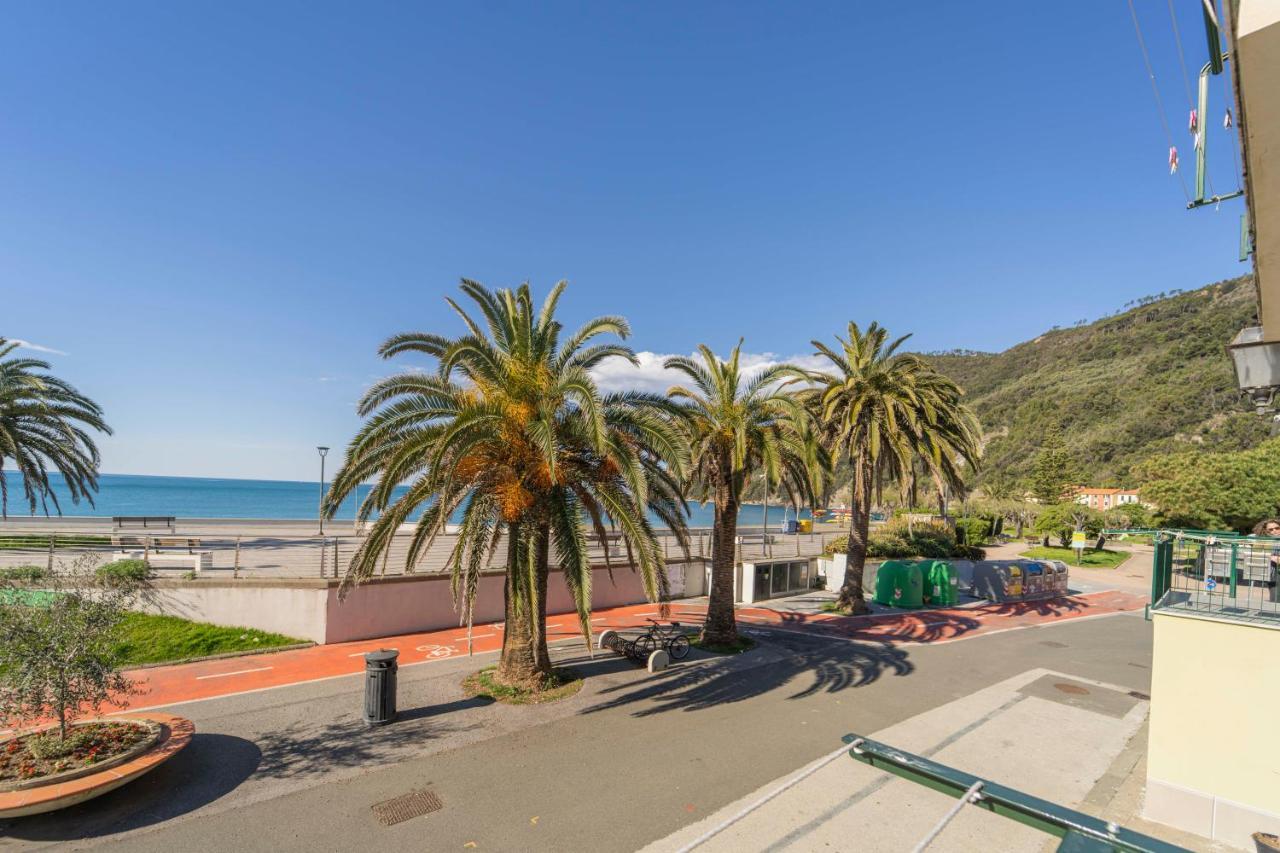 セストリ・レヴァンテ105 - La Casa Di Jacopo, Fronte E Vista Mare In Centro A Riva Trigoso, 20 Metri Dalla Spiaggiaアパートメント エクステリア 写真